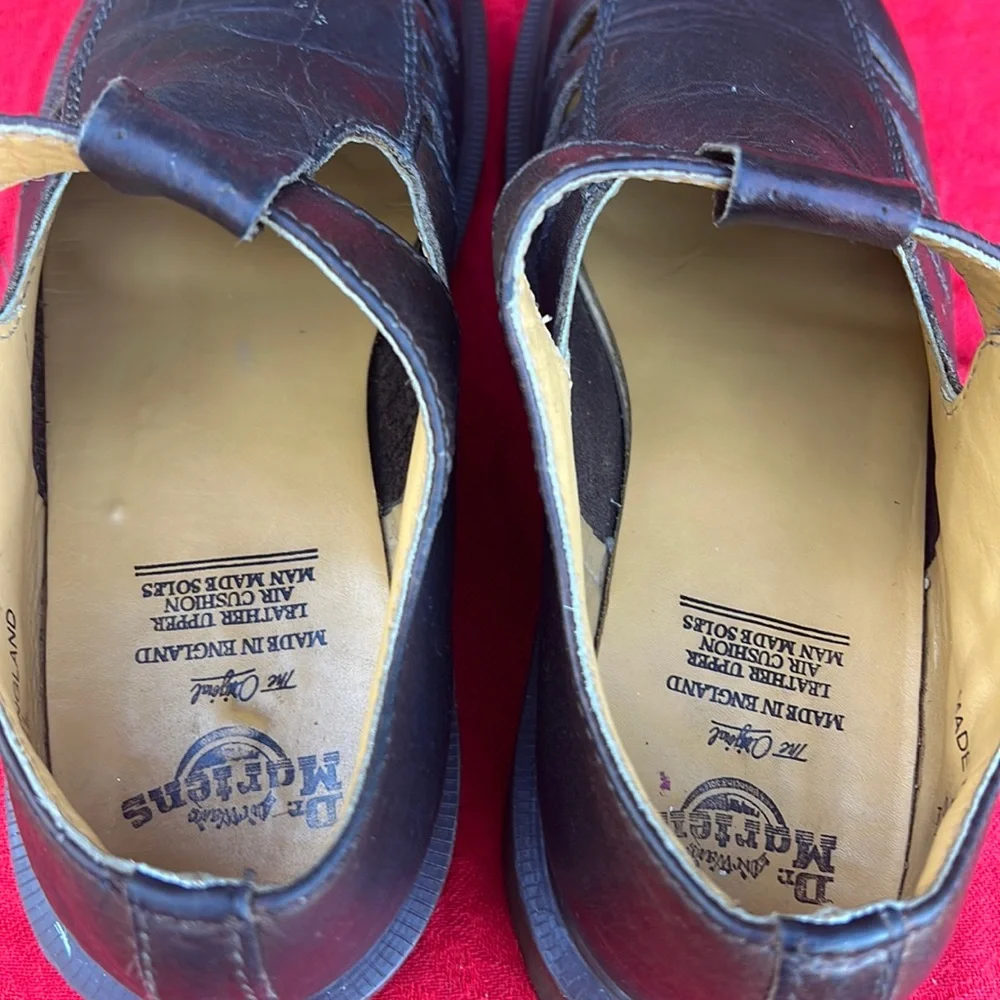 🏴󠁧󠁢󠁥󠁮󠁧󠁿 Vintage Dr. Martens MIE T-Strap Cut Out Mary Jane Loafers UK 5